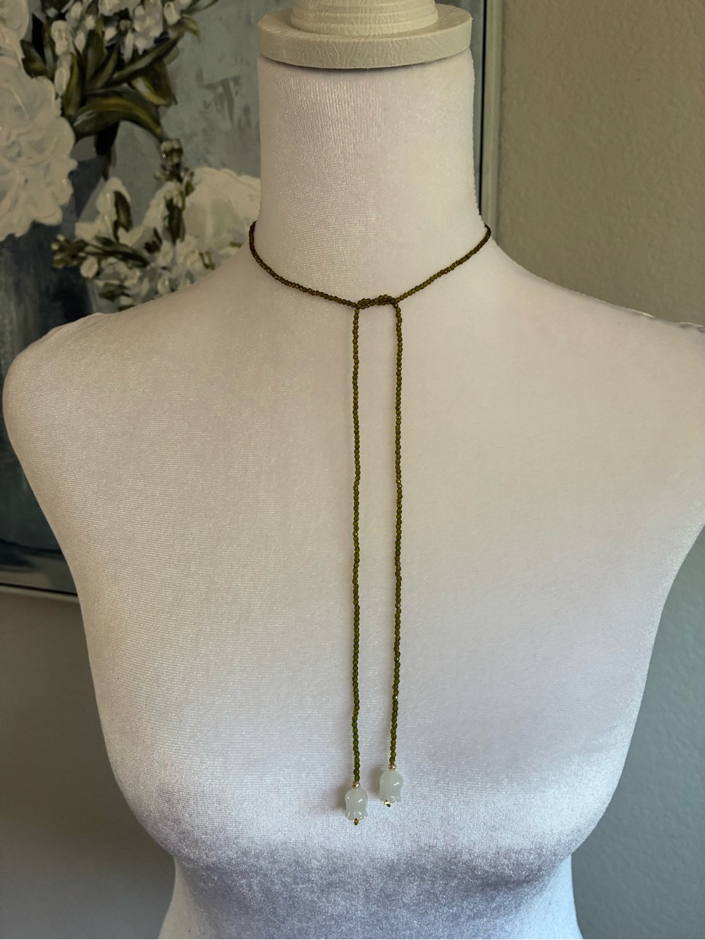French Style Retro Olive Green Beaded Choker with Lily of the Valley Pendant - Picture 4 of 8